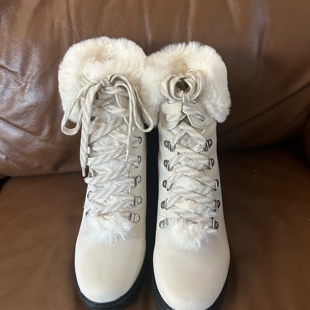 Esprit Cream Fur-Lined Winter Boots